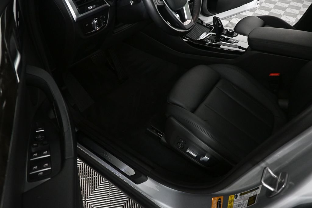 Used 2019 Silver BMW sDrive30i image 7
