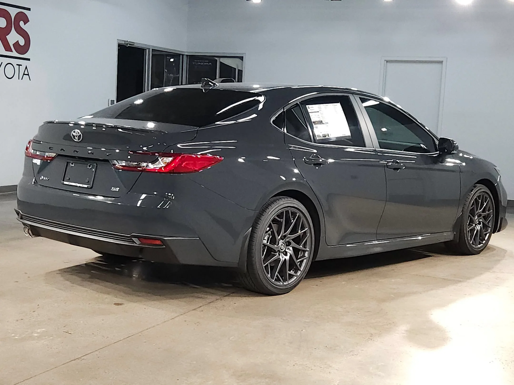 2026 Toyota Camry SE - Photo 13