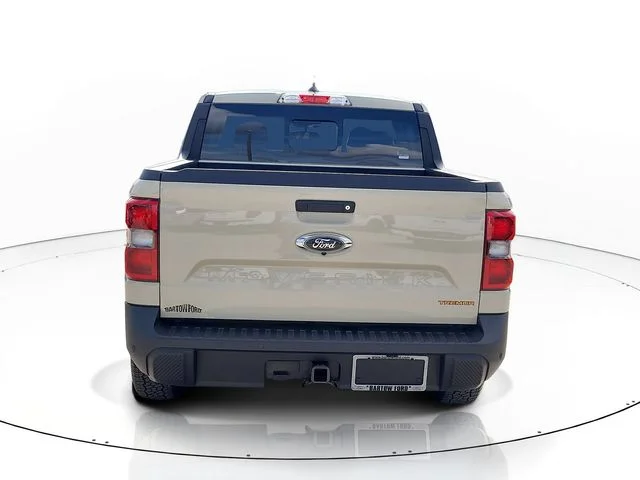 Used 2024  Ford Lariat image 6