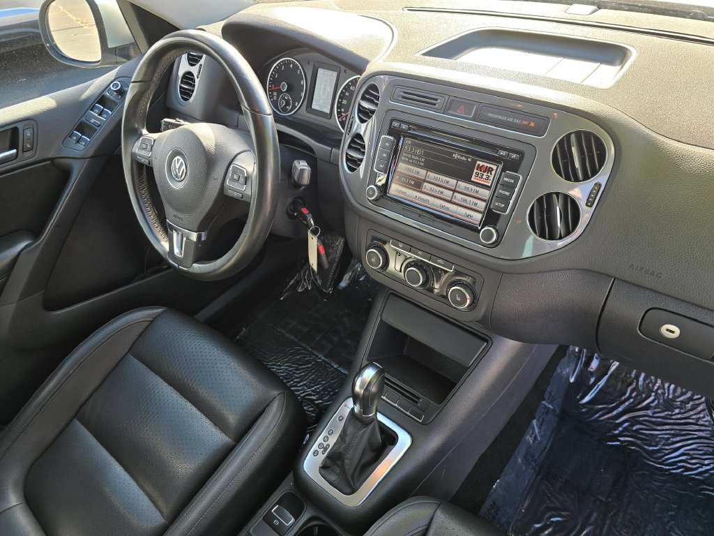 Used 2012 Silver Volkswagen SE image 10