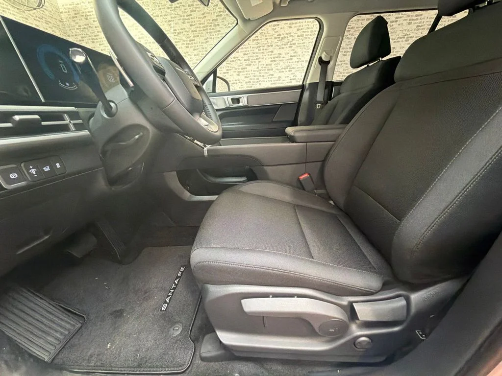 New 2027 Shimmering Silver Hyundai SE image 25