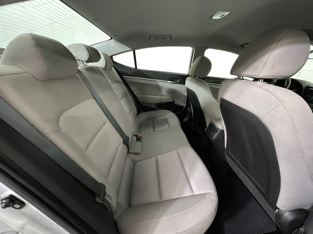 Used 2017 Silver Hyundai SE image 17