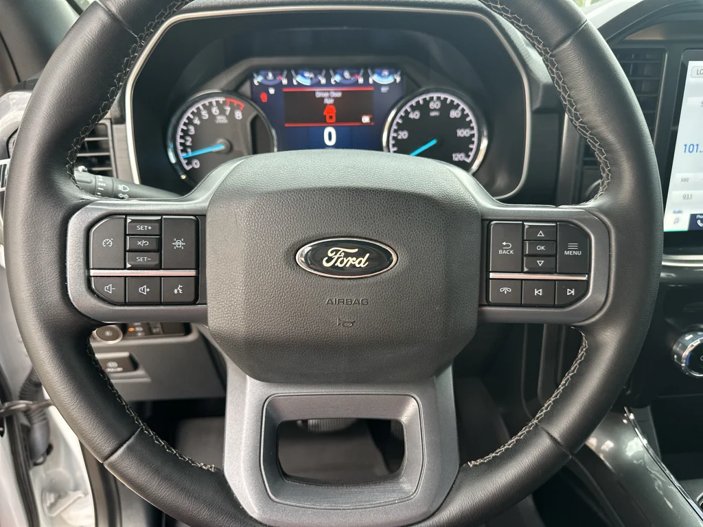 Used 2023 Oxford White Ford XLT image 18