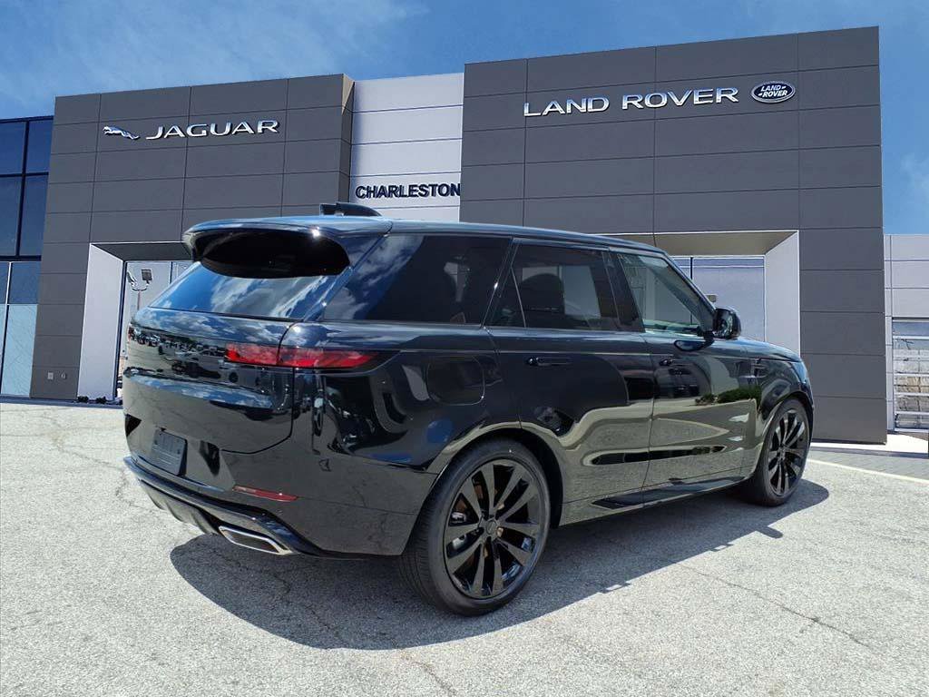 New 2026 Santorini Black Metallic Land Rover Dynamic SE image 5