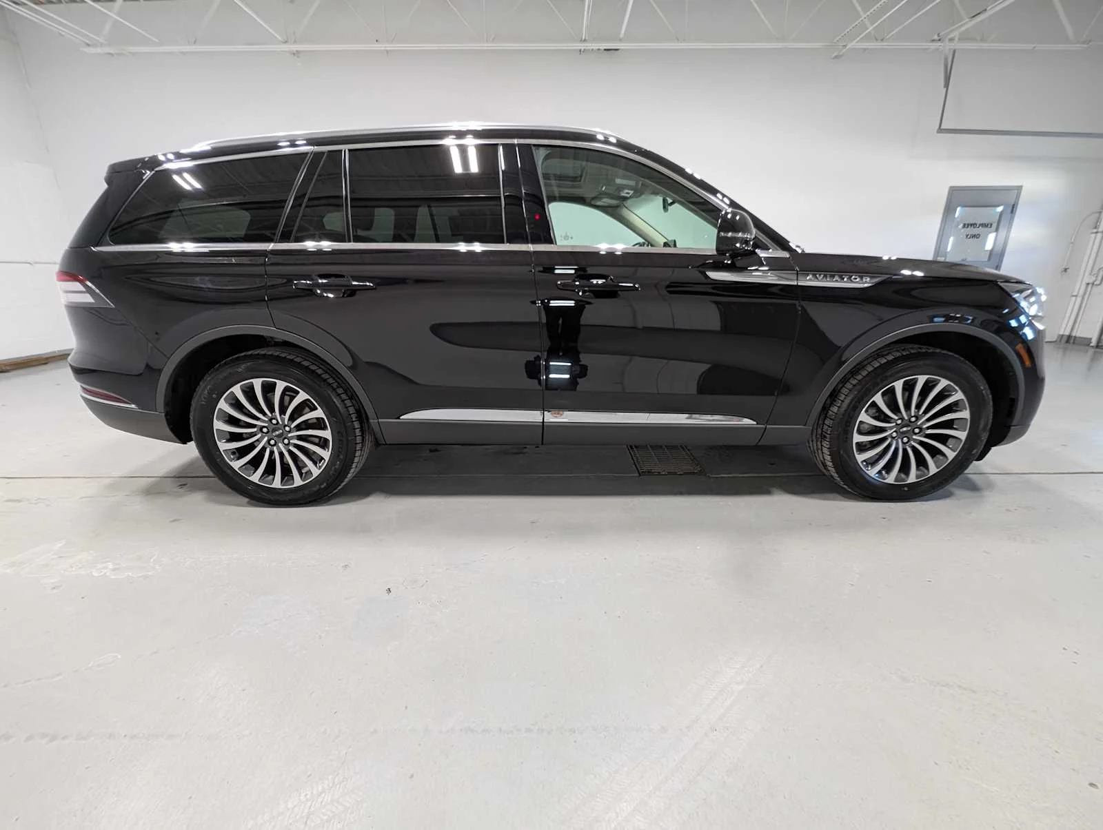 Certified Used 2024 Infinite Black Lincoln Reserve image 7