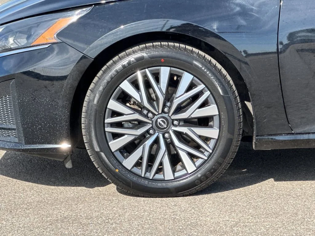 Used 2024 Black Nissan 2.5 SV image 29