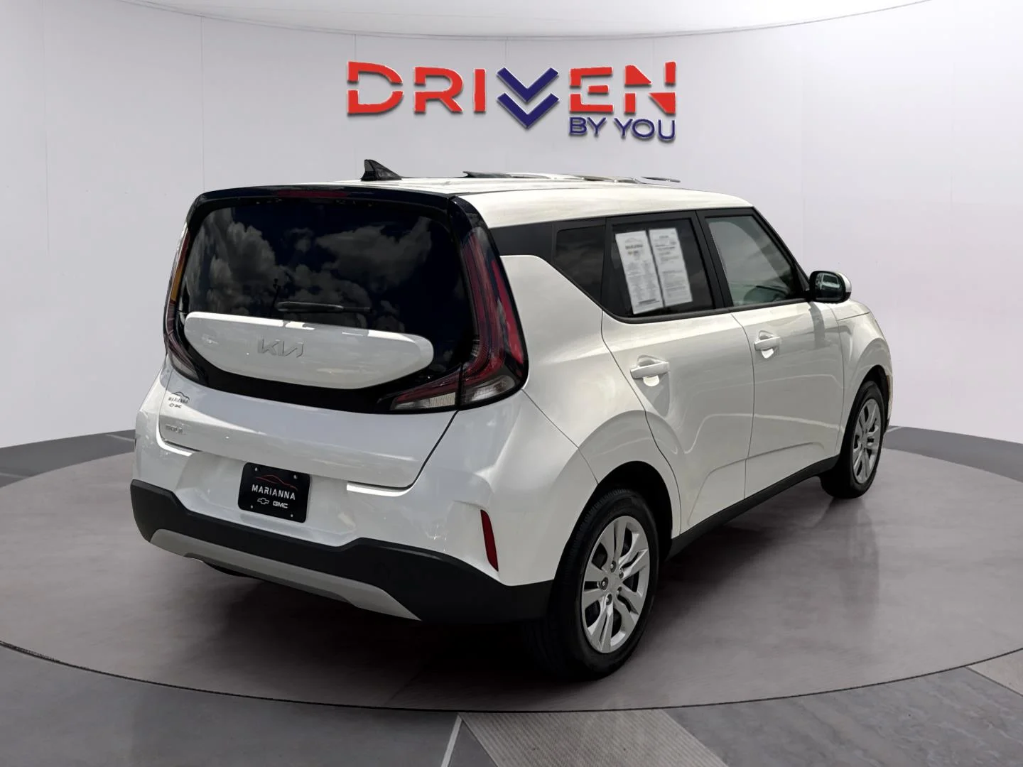 Used 2023 Snow White Pearl Kia LX image 5