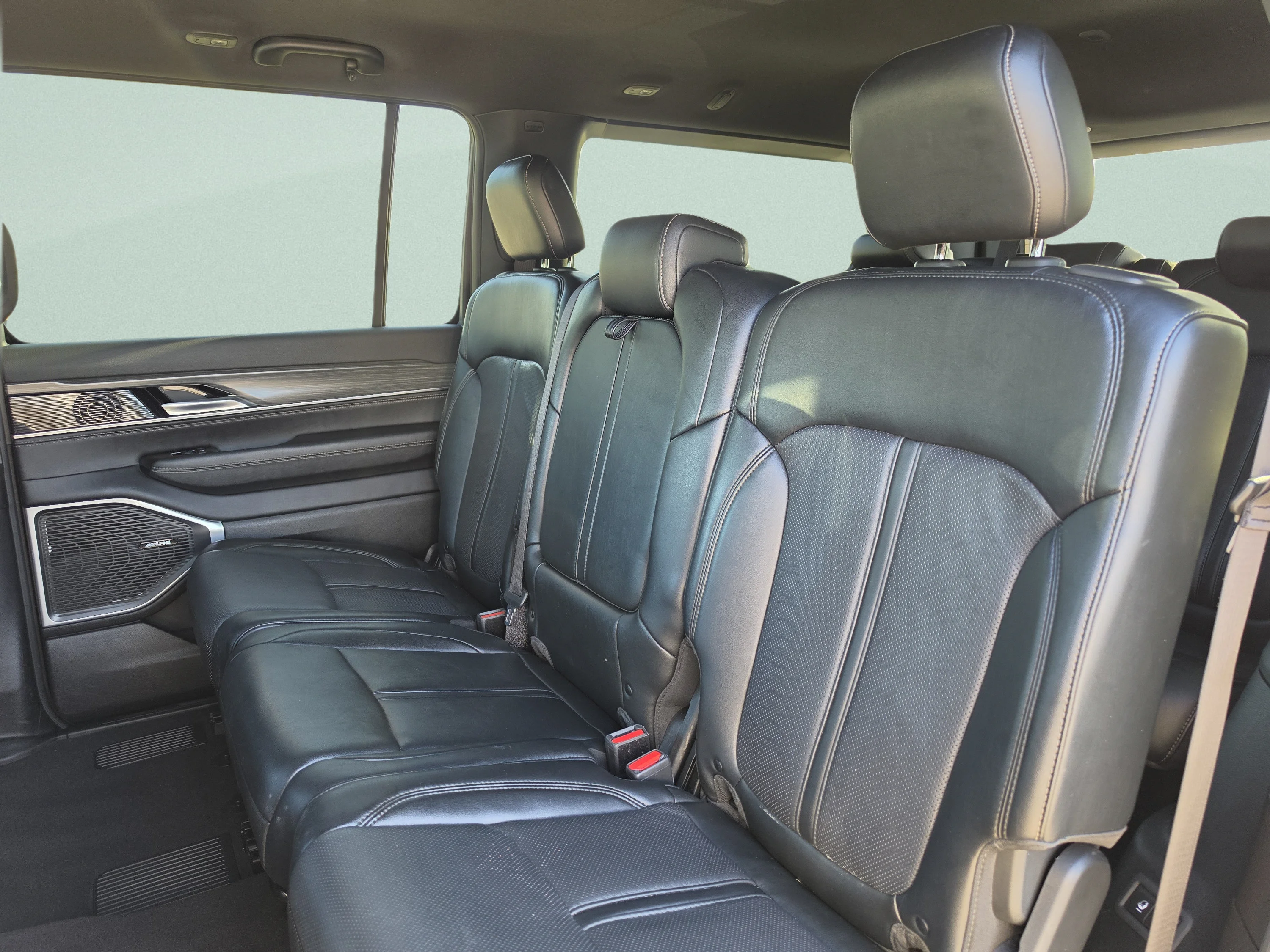 Used 2024 Diamond Black Crystal Pearlcoat Jeep Series II image 24