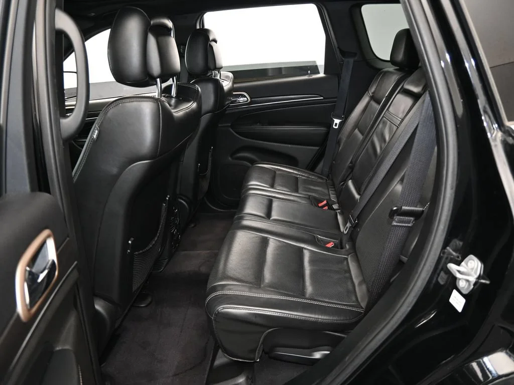 Used 2017 Diamond Black Crystal Pearlcoat Jeep Limited image 32