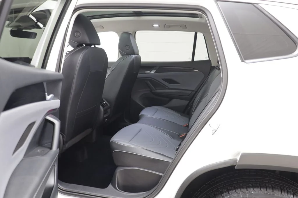 Used 2026 Pure White Volkswagen 2.0T SE image 13