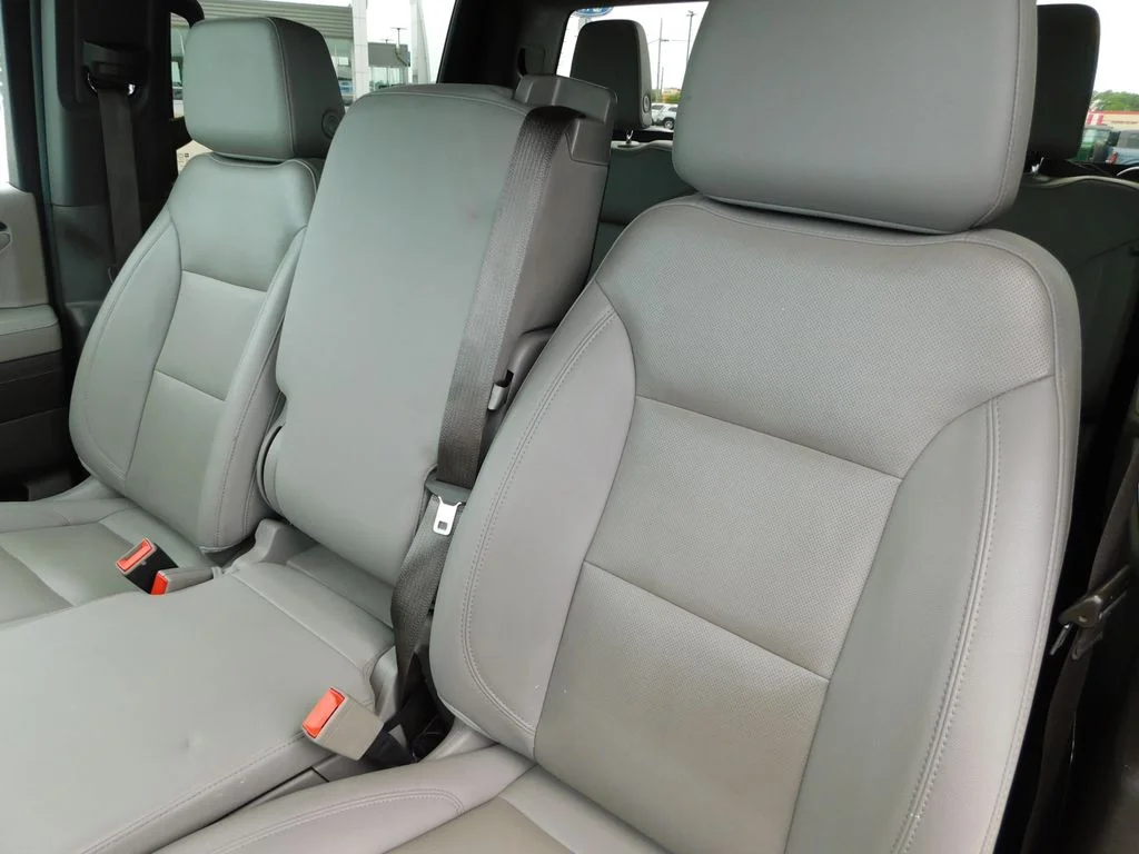 Used 2023 White GMC SLT image 21