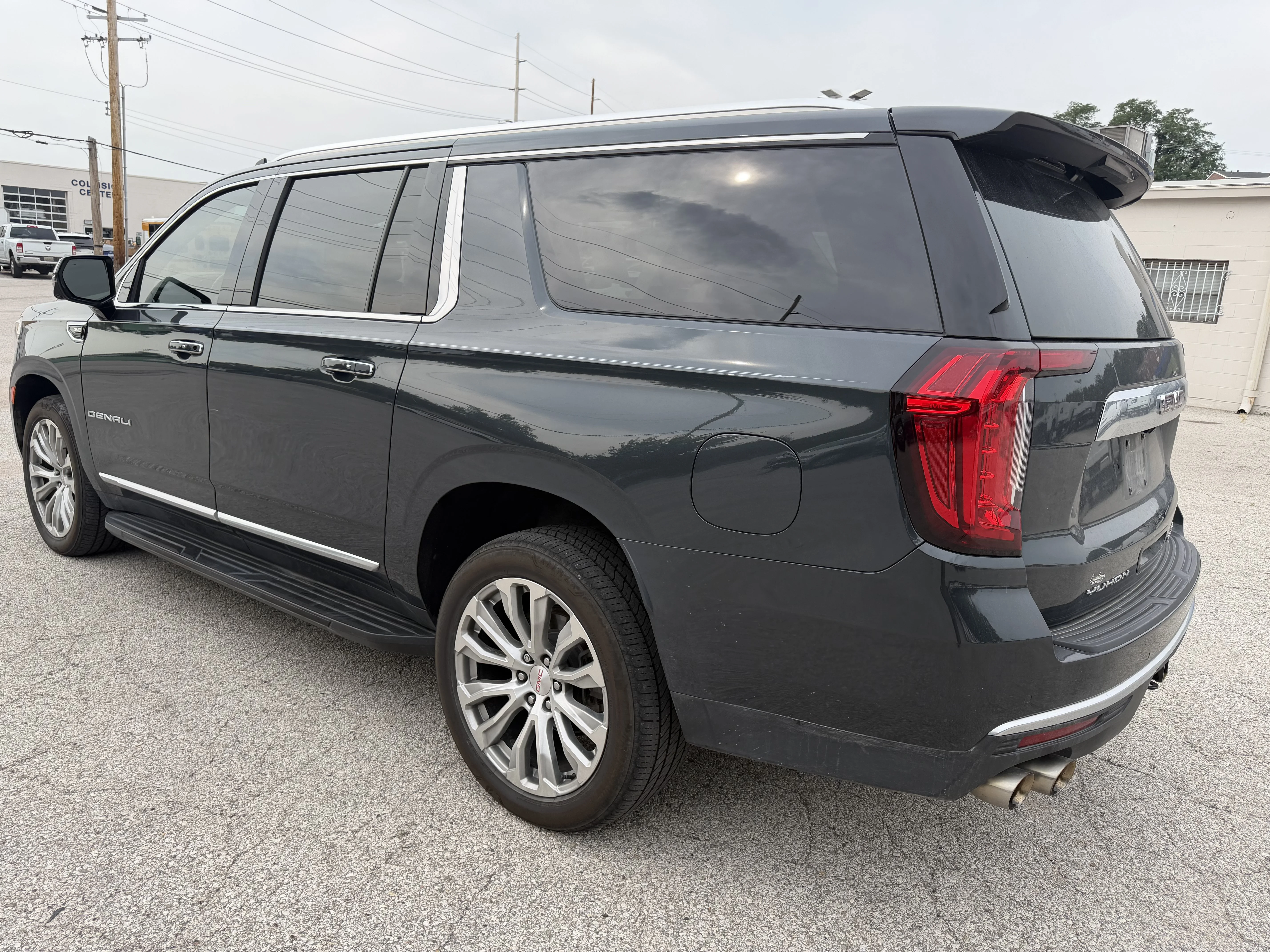 Used 2022 Hunter Metallic GMC Denali image 5
