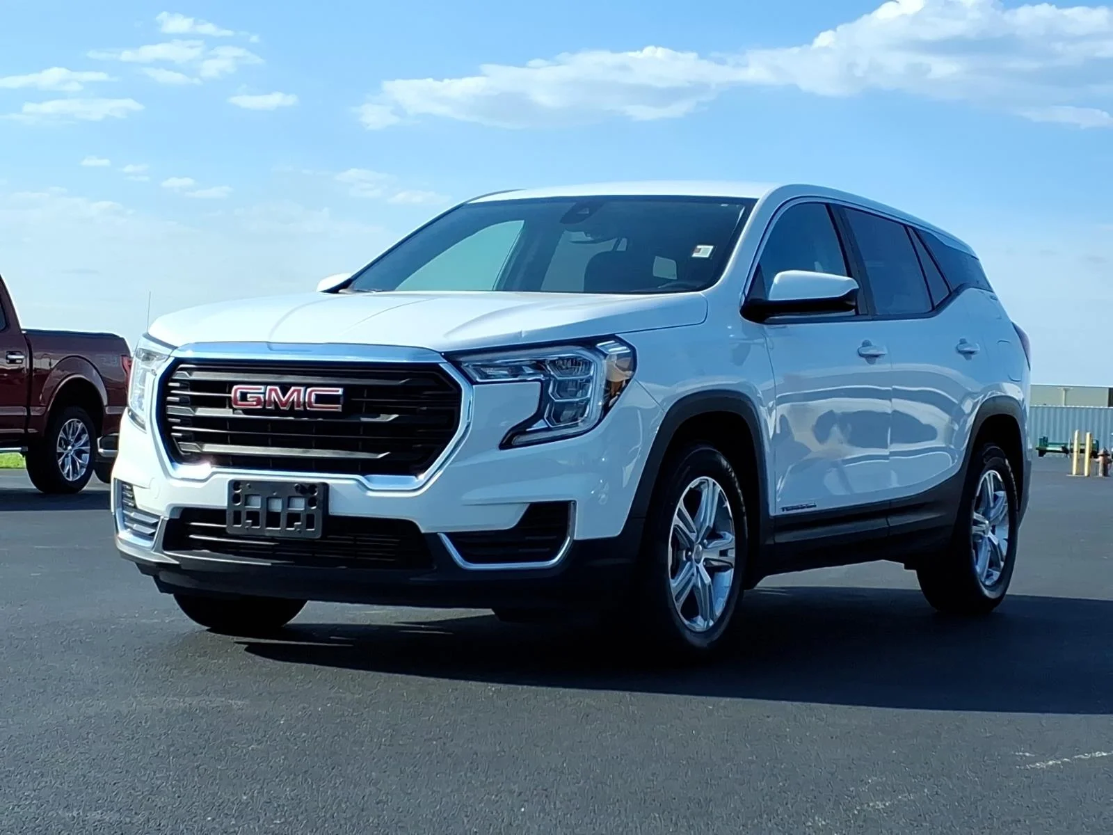 Used 2024 Summit White GMC SLE image 15