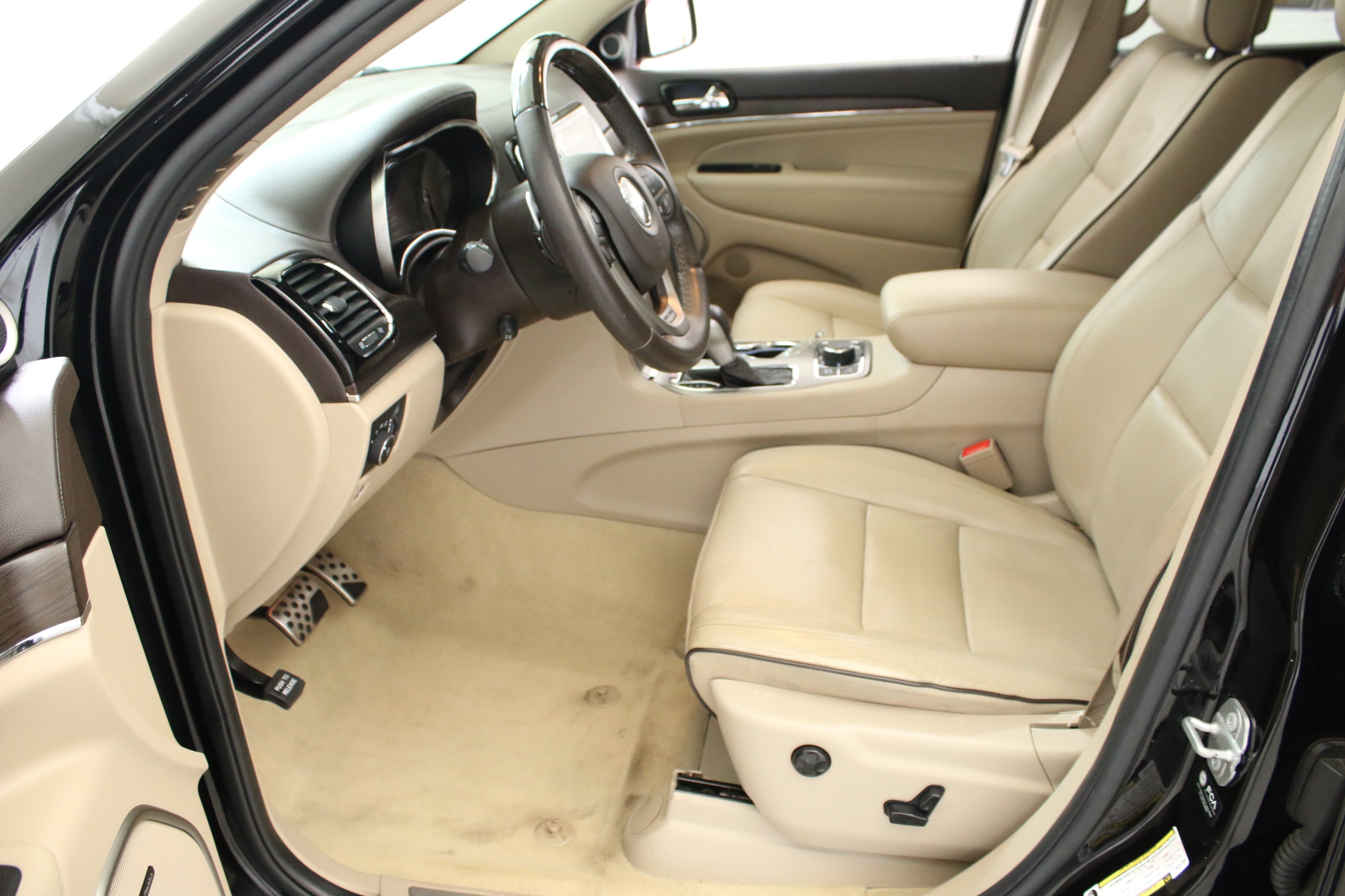 Used 2021 Black Jeep Overland image 25
