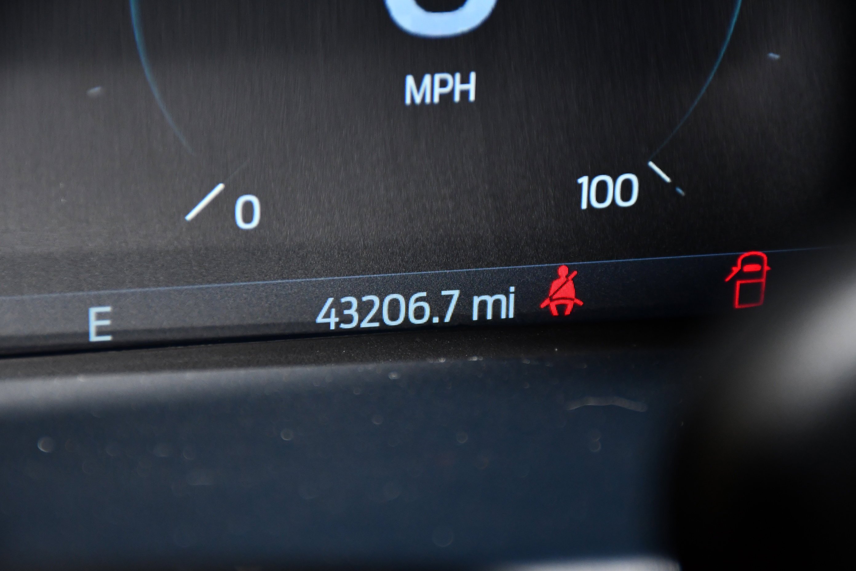 Used 2024 Gray Metallic Ford LARIAT image 22