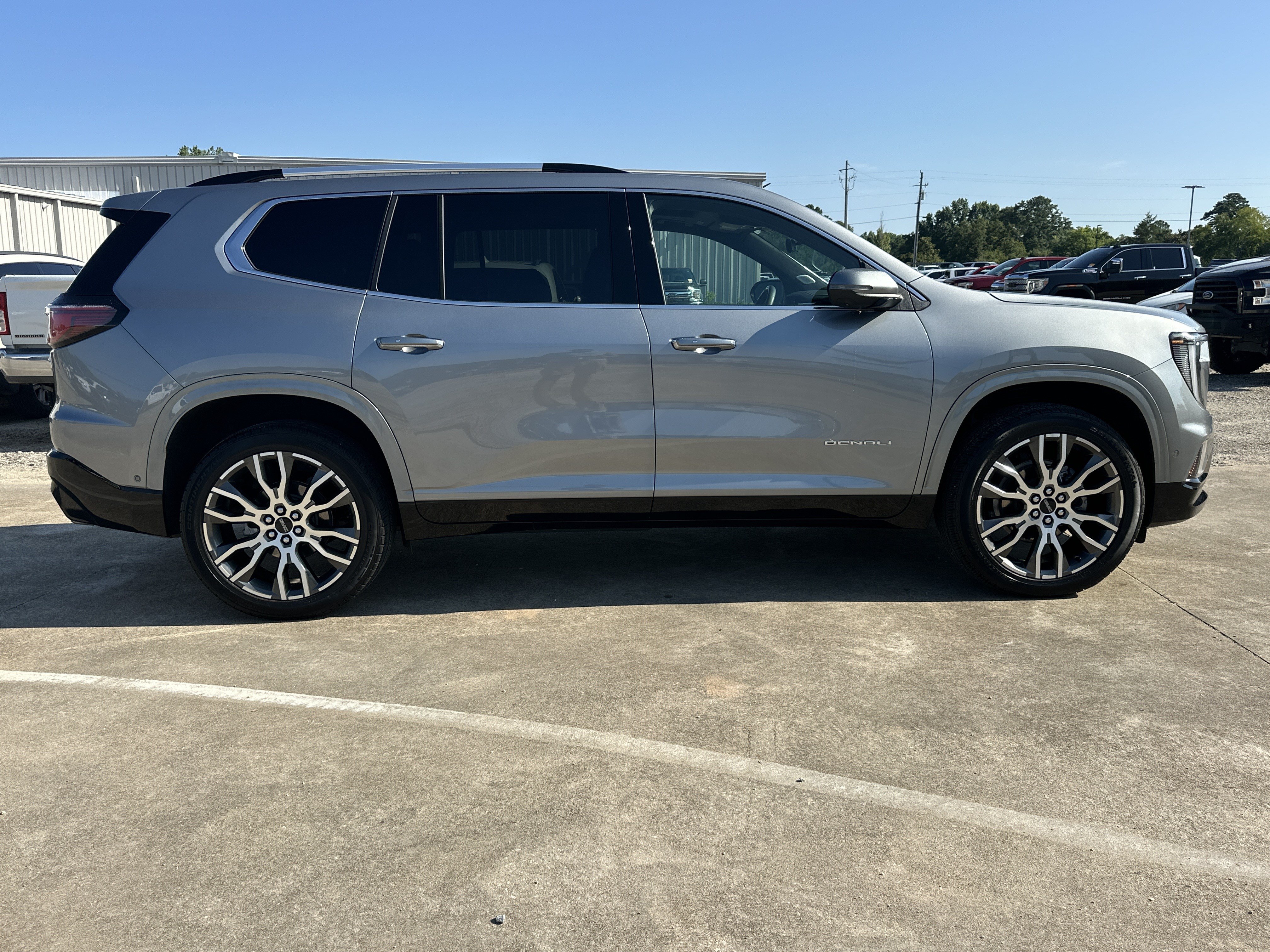 2026 GMC Acadia Denali Ultimate - Photo 4