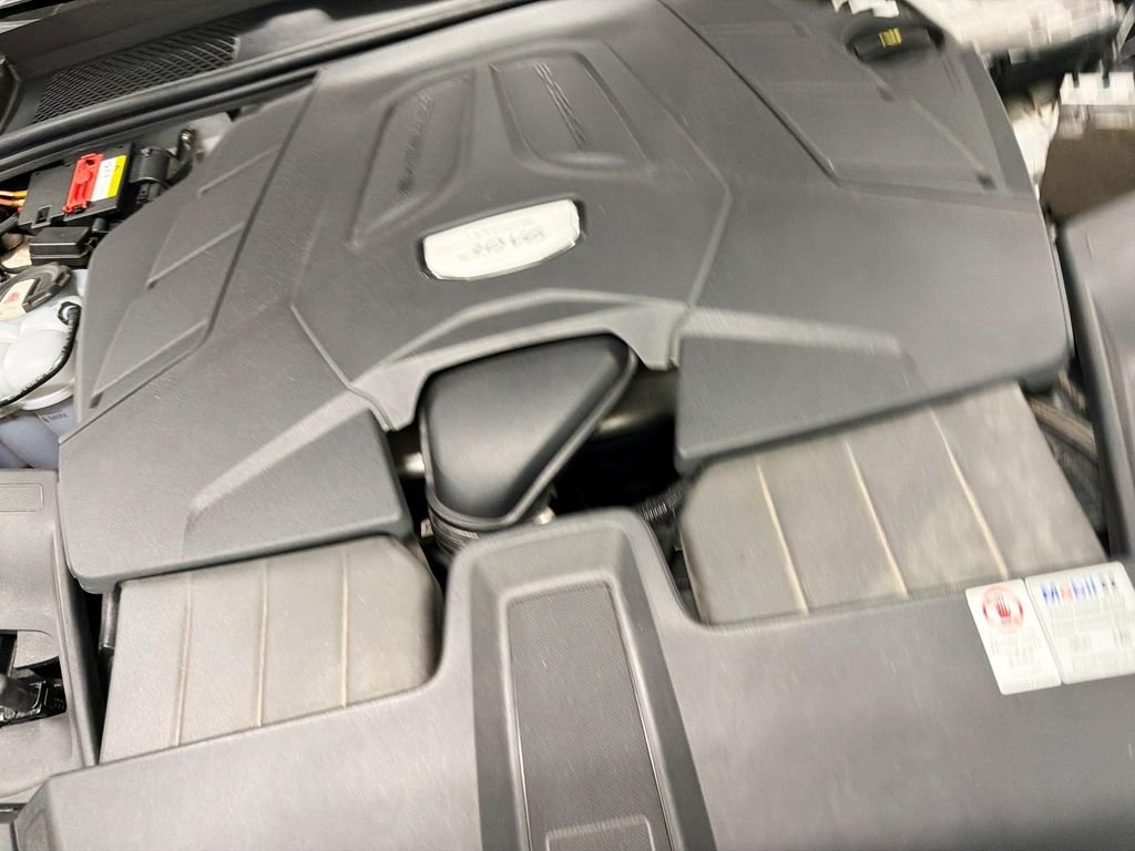 Used 2020  Porsche  image 32