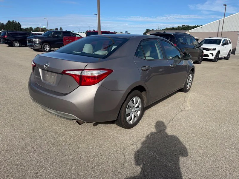 Used 2015 Brown Toyota LE image 13