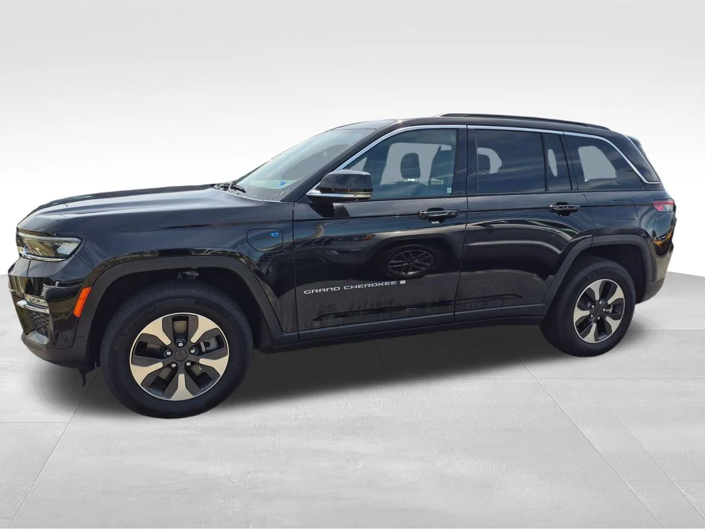 Used 2024 Black Jeep 4xe image 3