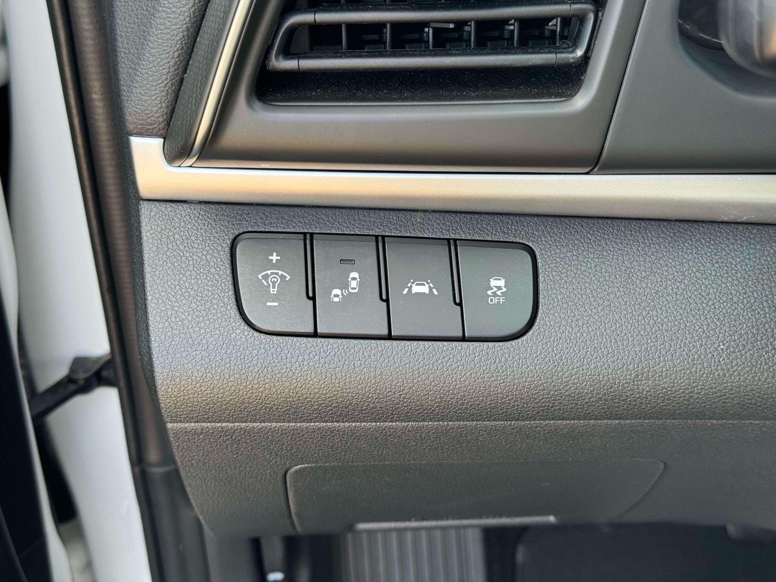 Certified Used 2020 White Hyundai SEL image 17