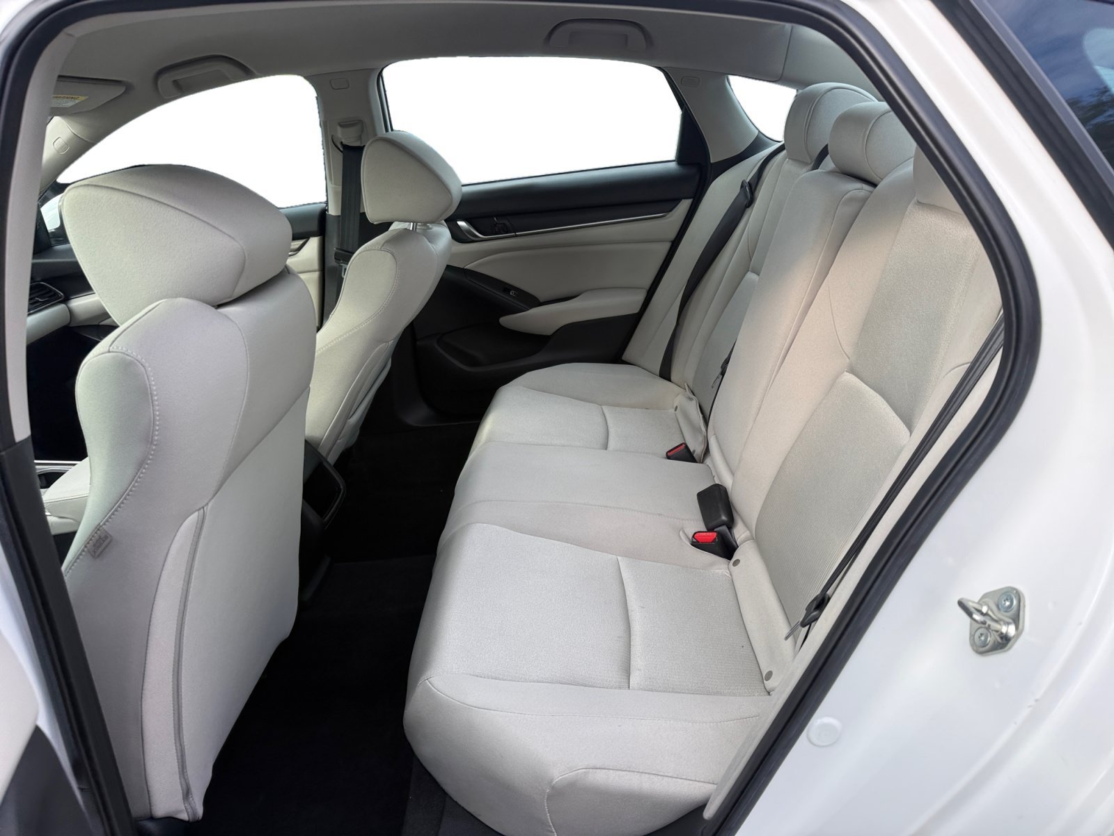 Used 2018 Platinum White Pearl Honda LX image 16