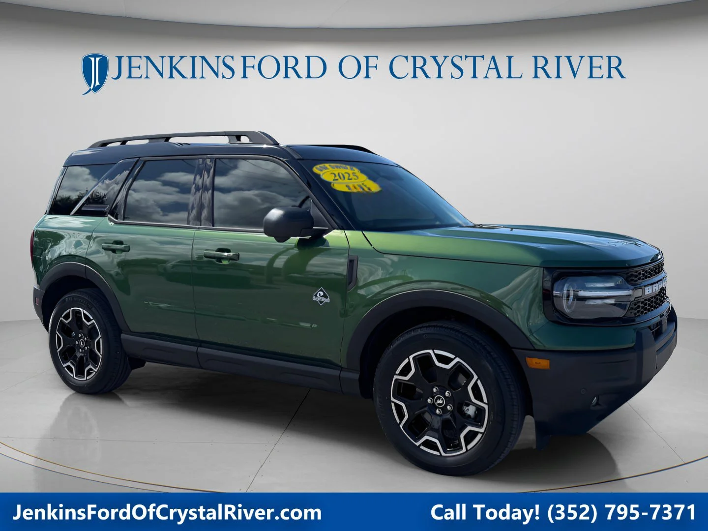 Used 2025 Eruption Green Metallic Ford Outer Banks image 1