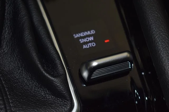 New 2026 Diamond Black Crystal Pearl-Coat Exterior Paint Jeep Limited image 28