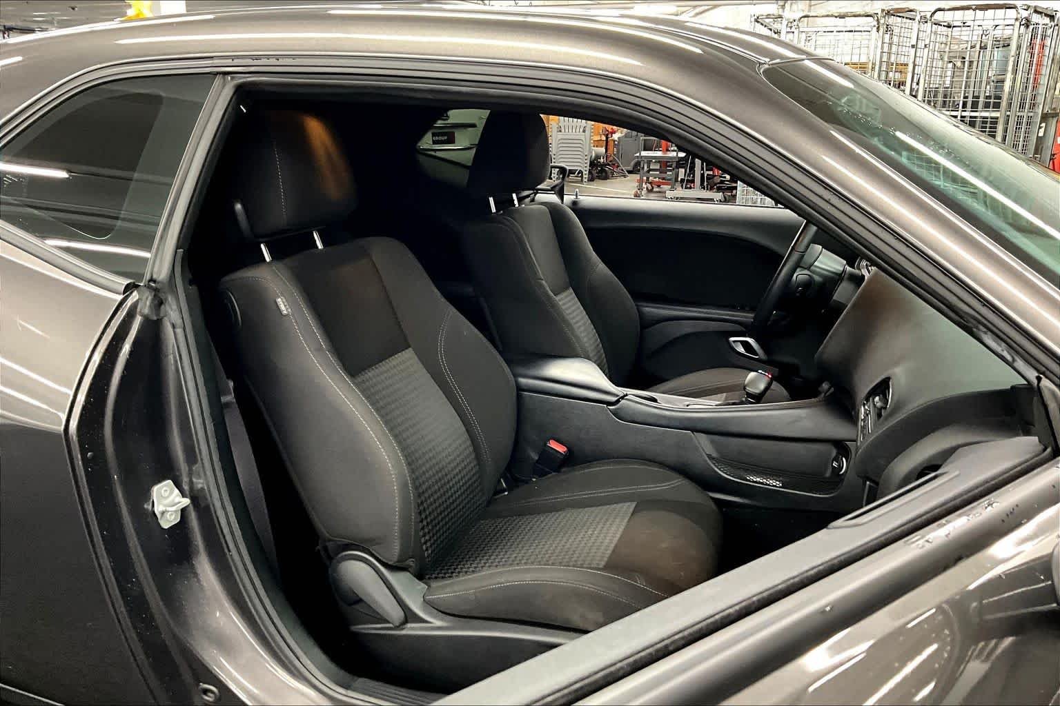Used 2023 Granite Pearlcoat Dodge SXT image 8