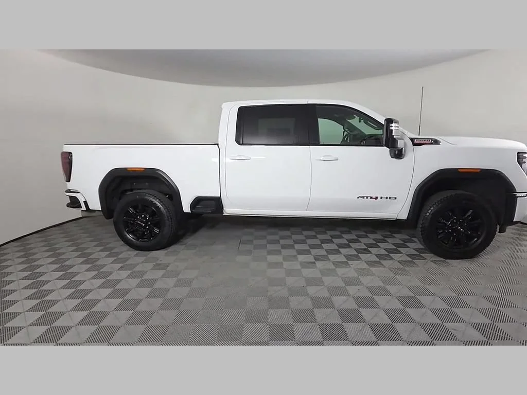 Used 2025 Summit White GMC AT4 image 37