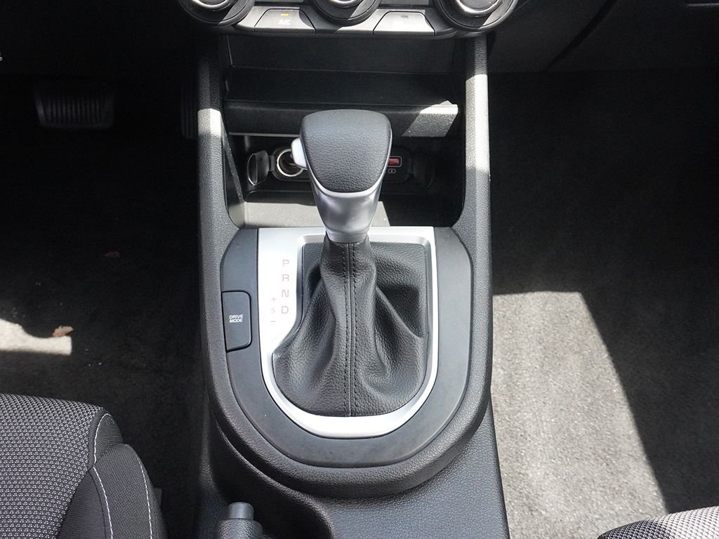 Used 2024 White Kia LXS image 47
