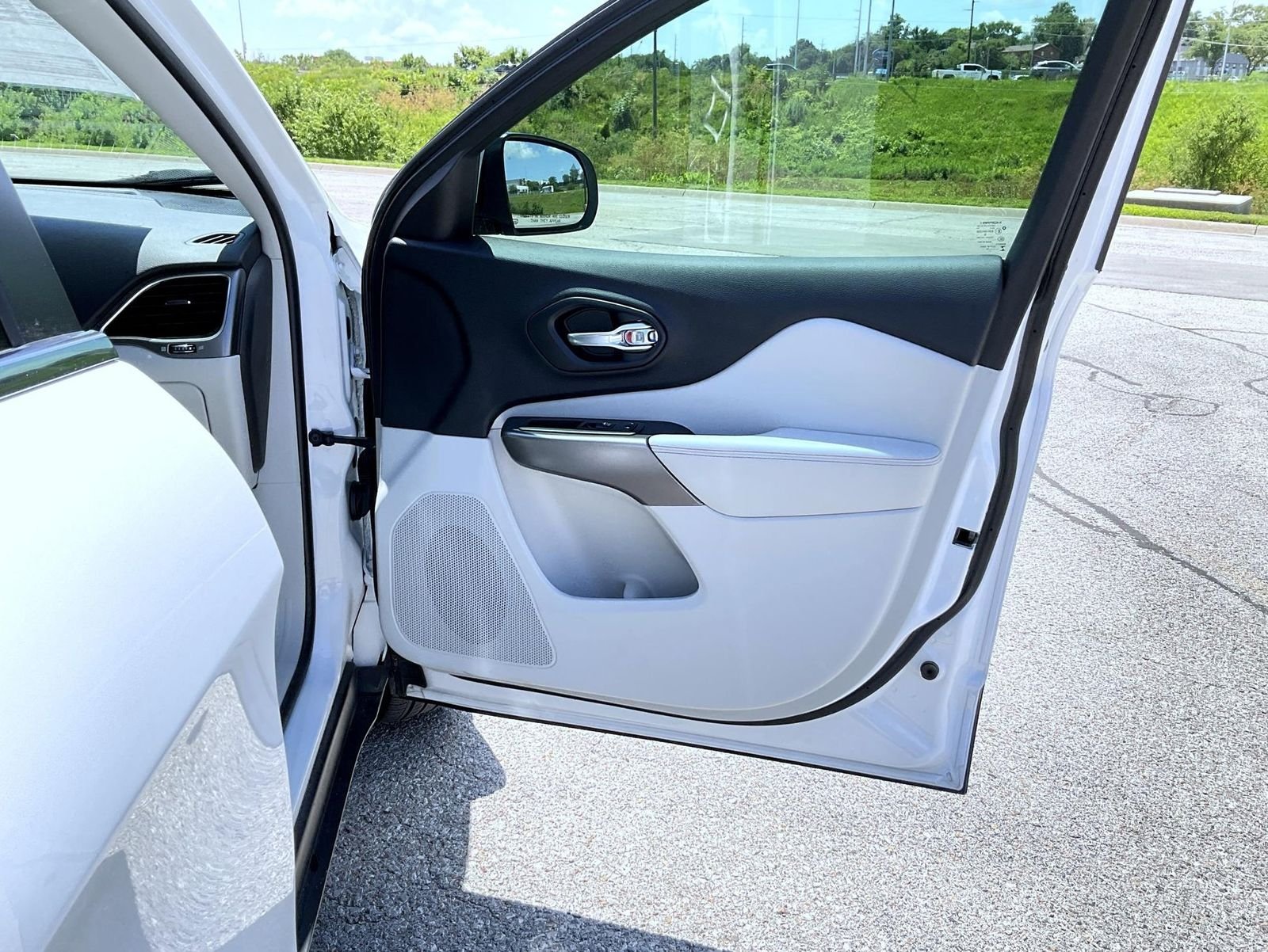 Used 2019 White Jeep Limited image 16