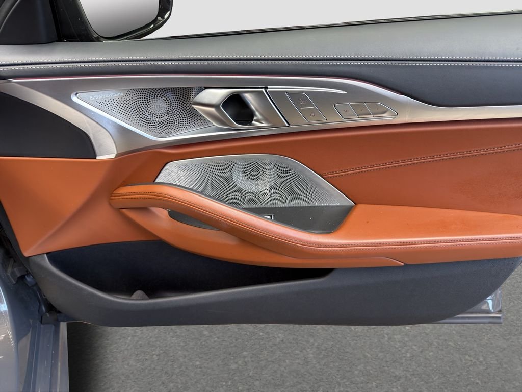 2025 BMW 8 Series M850i - Photo 36