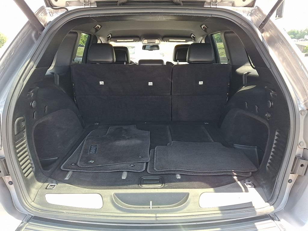 Used 2015 Silver Jeep Limited image 27