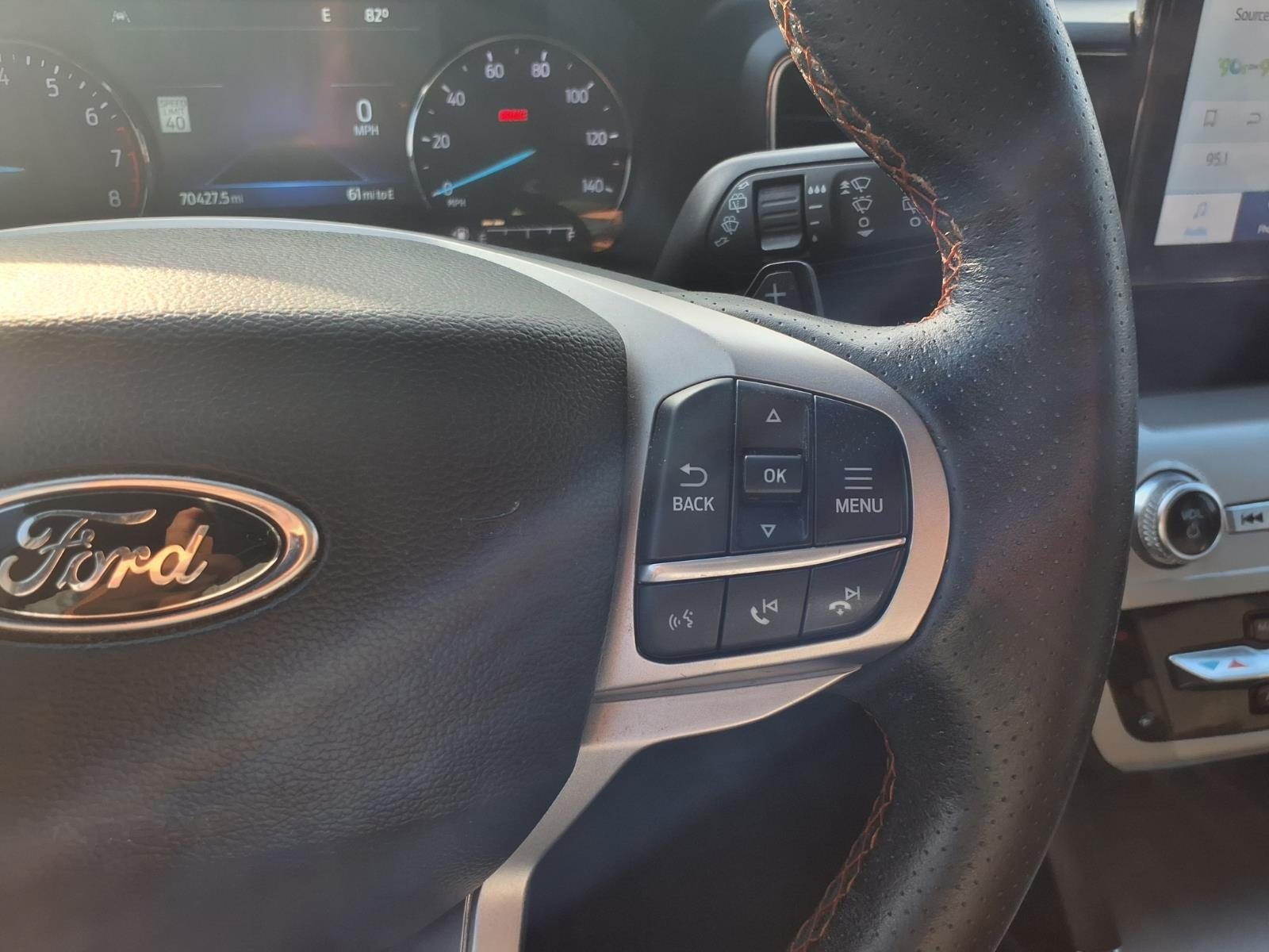 2022 Ford Explorer photo 16 of 27