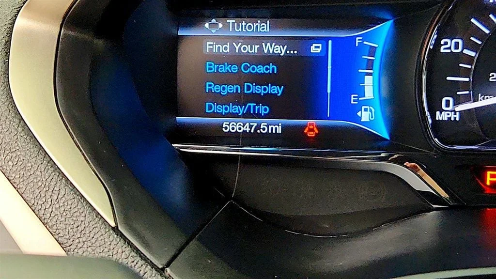 Used 2020 White Platinum Metallic Tri-Coat Lincoln Hybrid Reserve FWD image 17