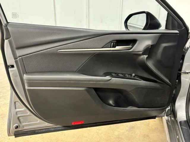 Used 2025  Toyota SE image 17