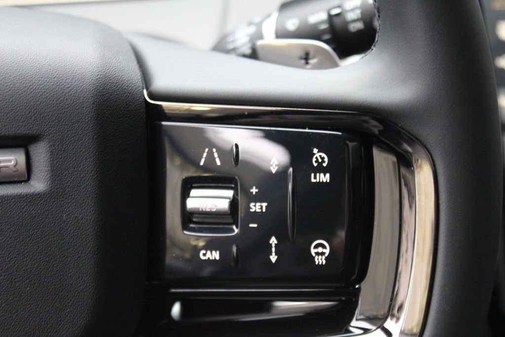 Used 2026  Land Rover Dynamic image 17