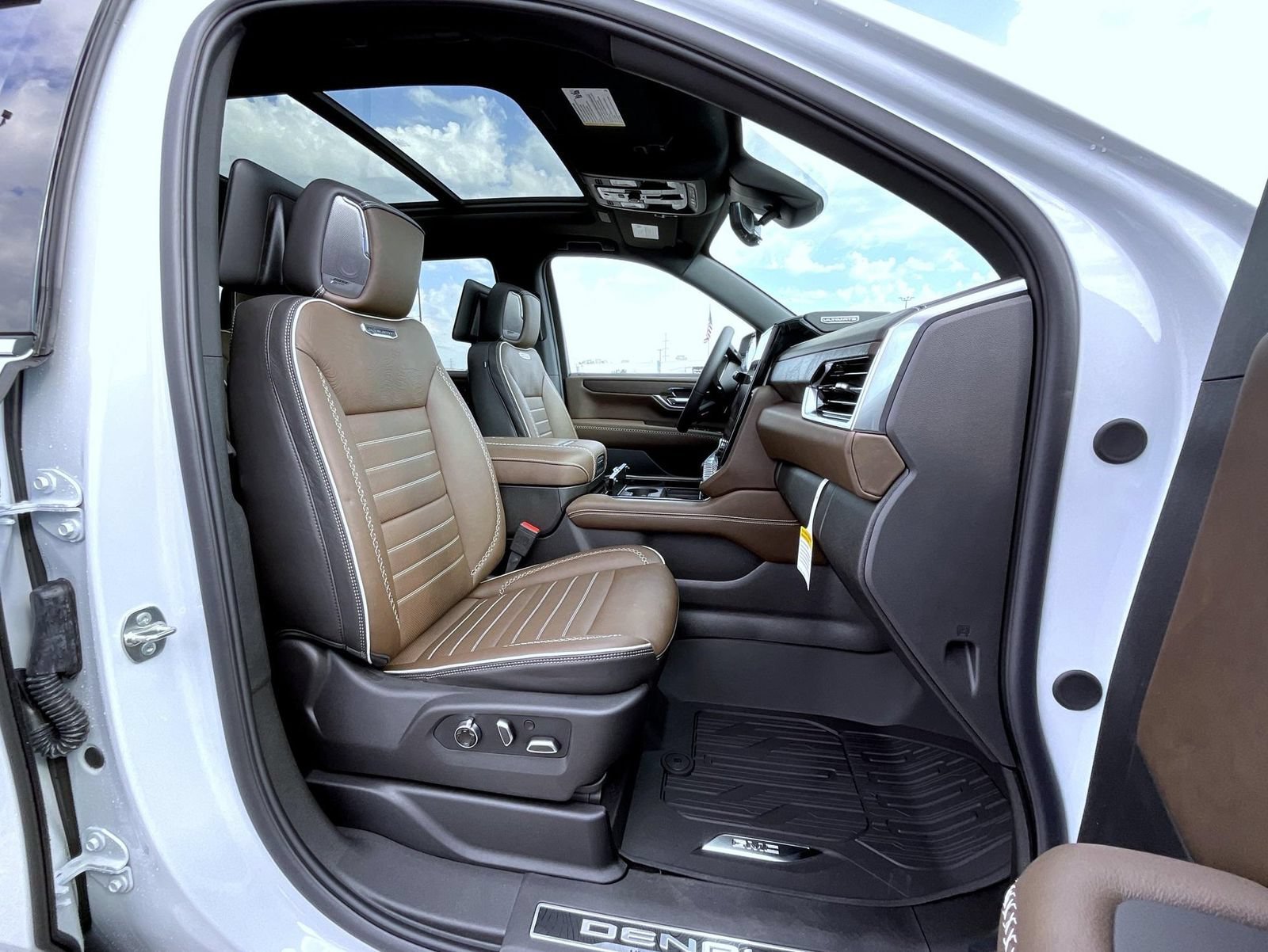 New 2026 Glacier White Tricoat GMC Denali Ultimate image 15