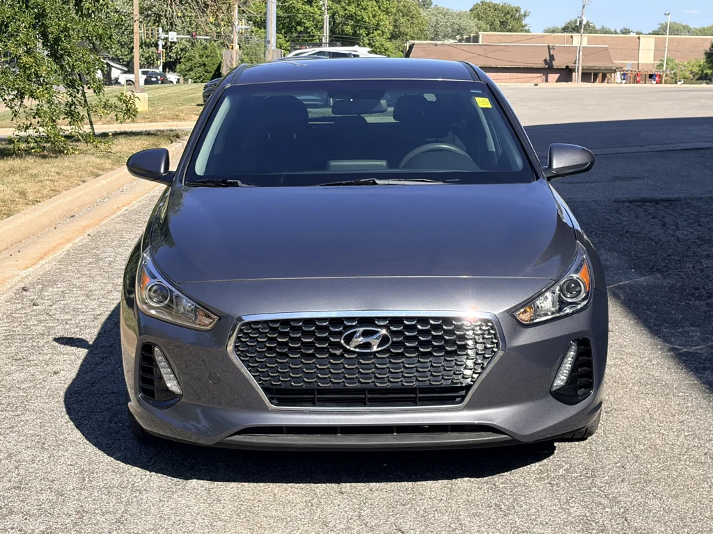Used 2018 Summit Gray Hyundai Base image 8