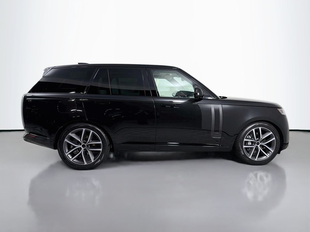 New 2026 Santorini Black Land Rover SE image 4