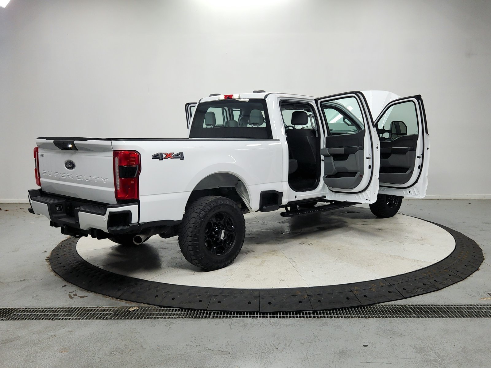 Used 2023 Oxford White Ford XL image 16
