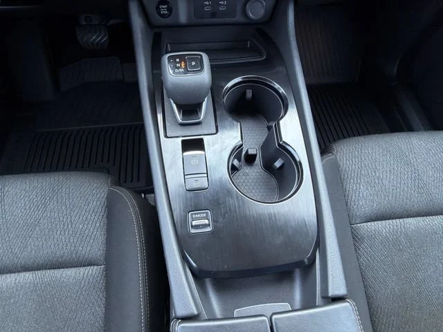 Used 2025 White/off-white Nissan SV FWD image 19