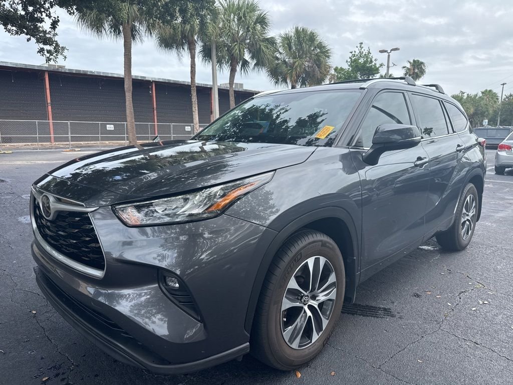 Used 2020 Gray Toyota XLE image 1