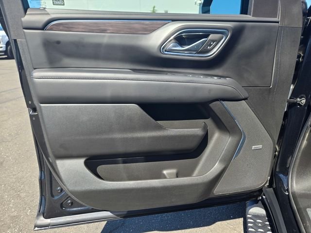 Used 2023 Black Chevrolet Z71 image 13