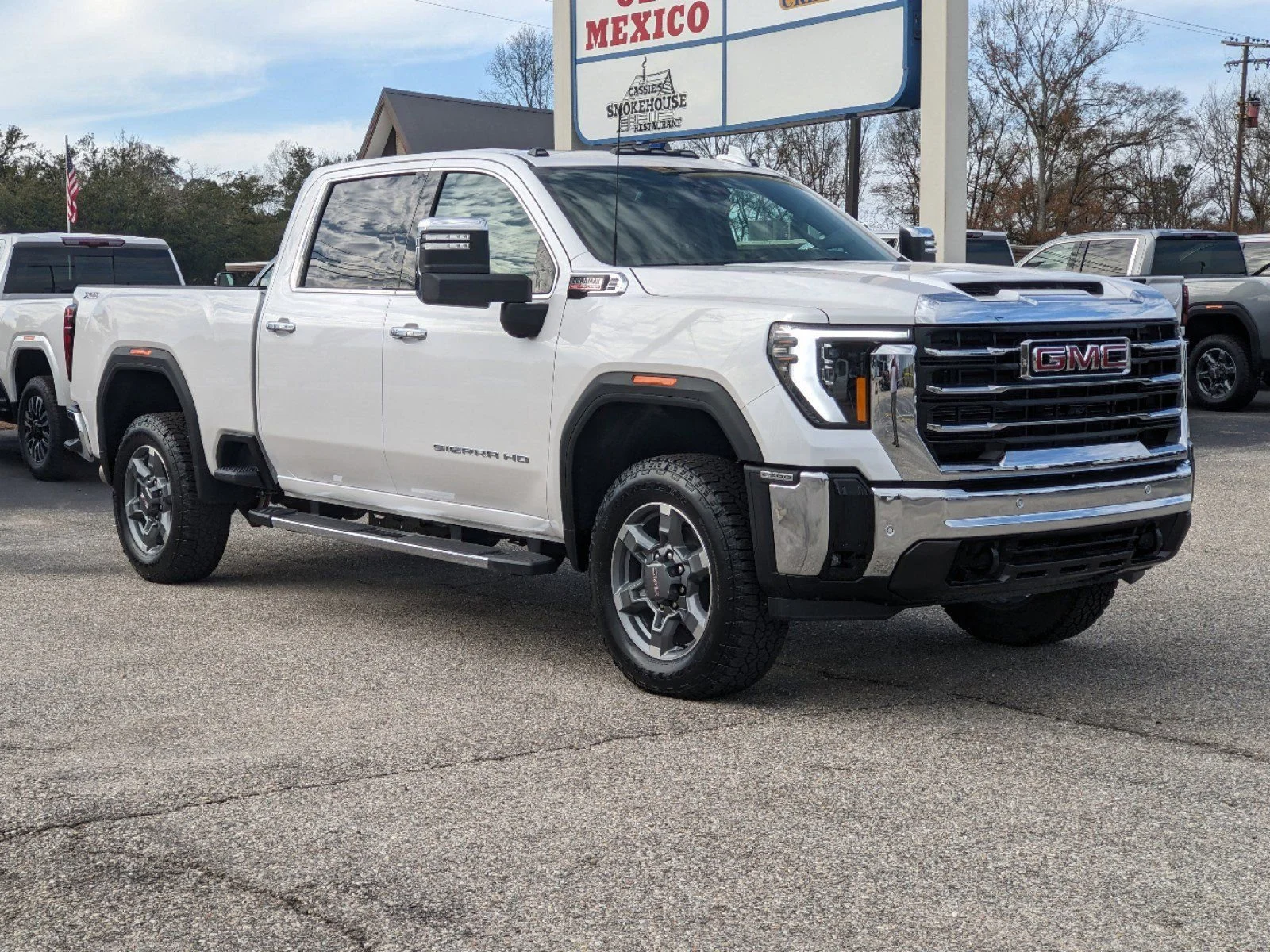 New 2025 White Frost Tricoat GMC SLT image 8