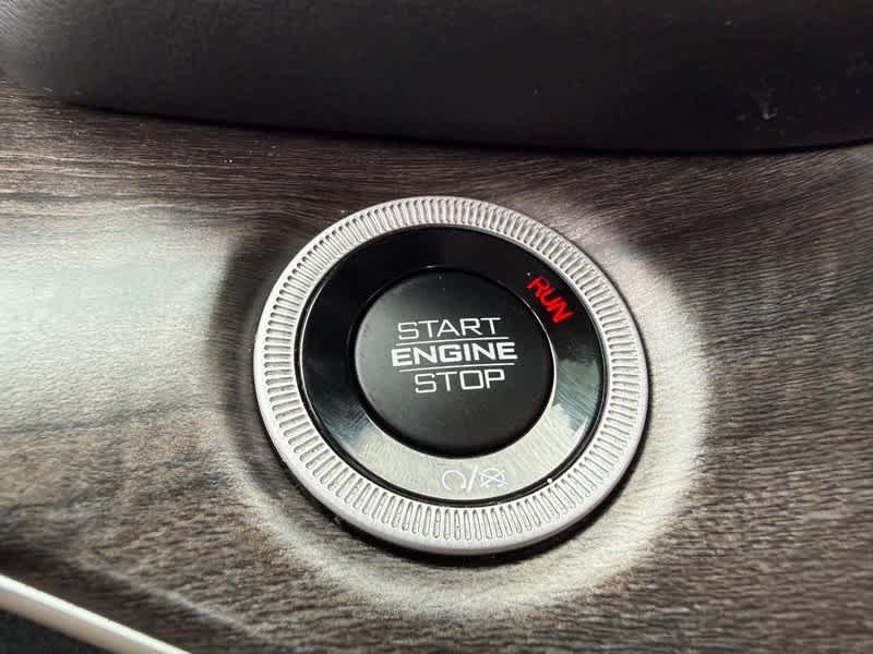 Used 2023 Baltic Gray Metallic Clearcoat Jeep  image 17