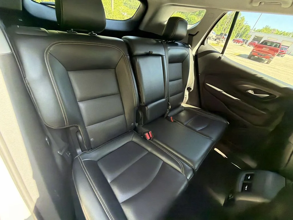 Used 2021 Silver GMC SLT image 27