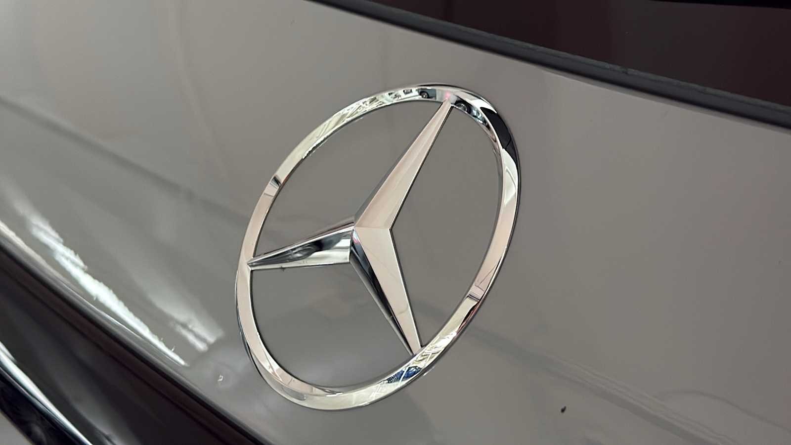 New 2027 MANUFAKTUR Alpine Grey Mercedes-Benz GLC 300 image 8