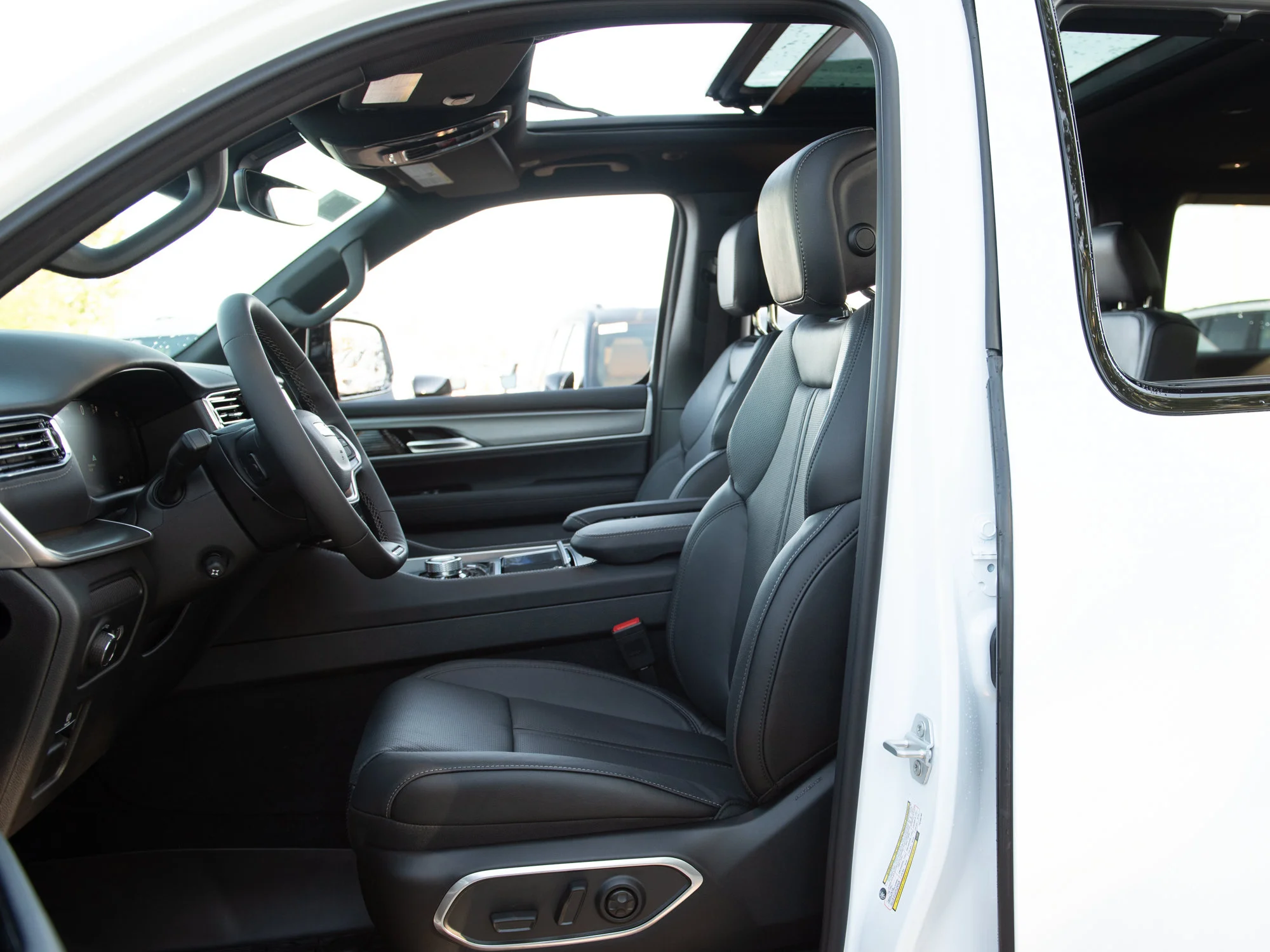 New 2026 White Jeep Limited Reserve* image 21