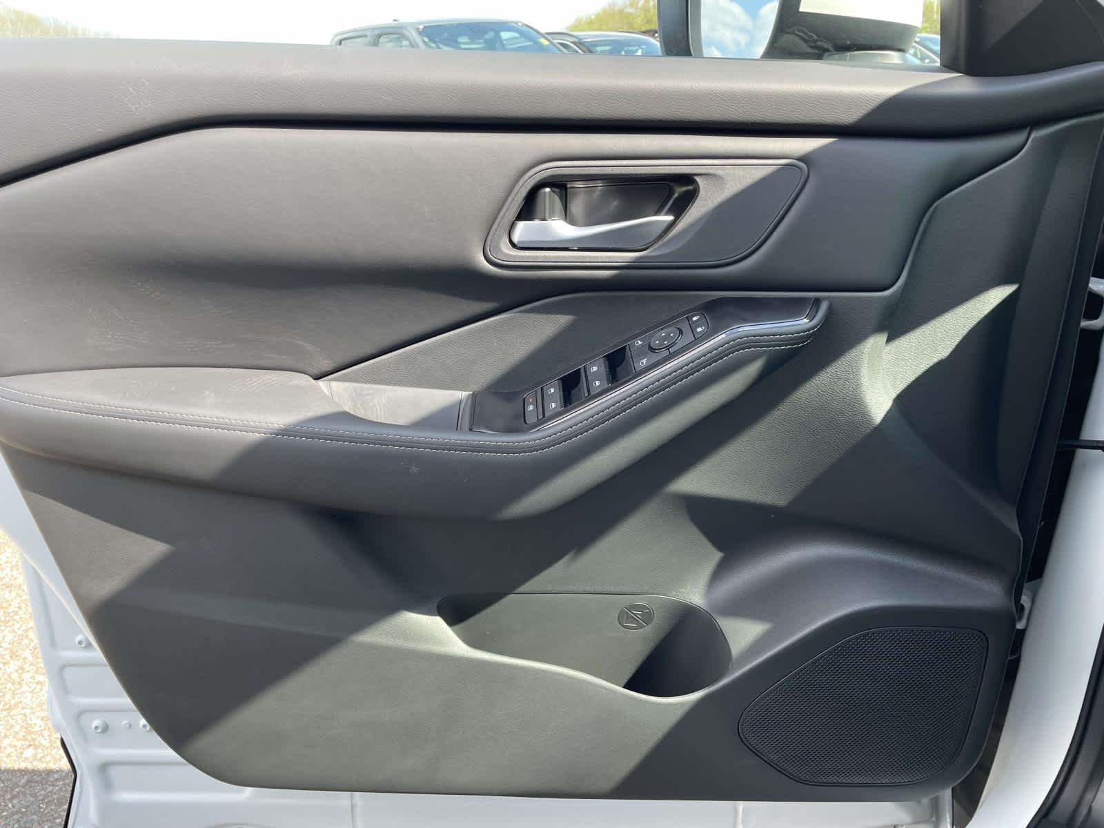 New 2026 Everest White Pearl Tricoat Nissan SV image 28